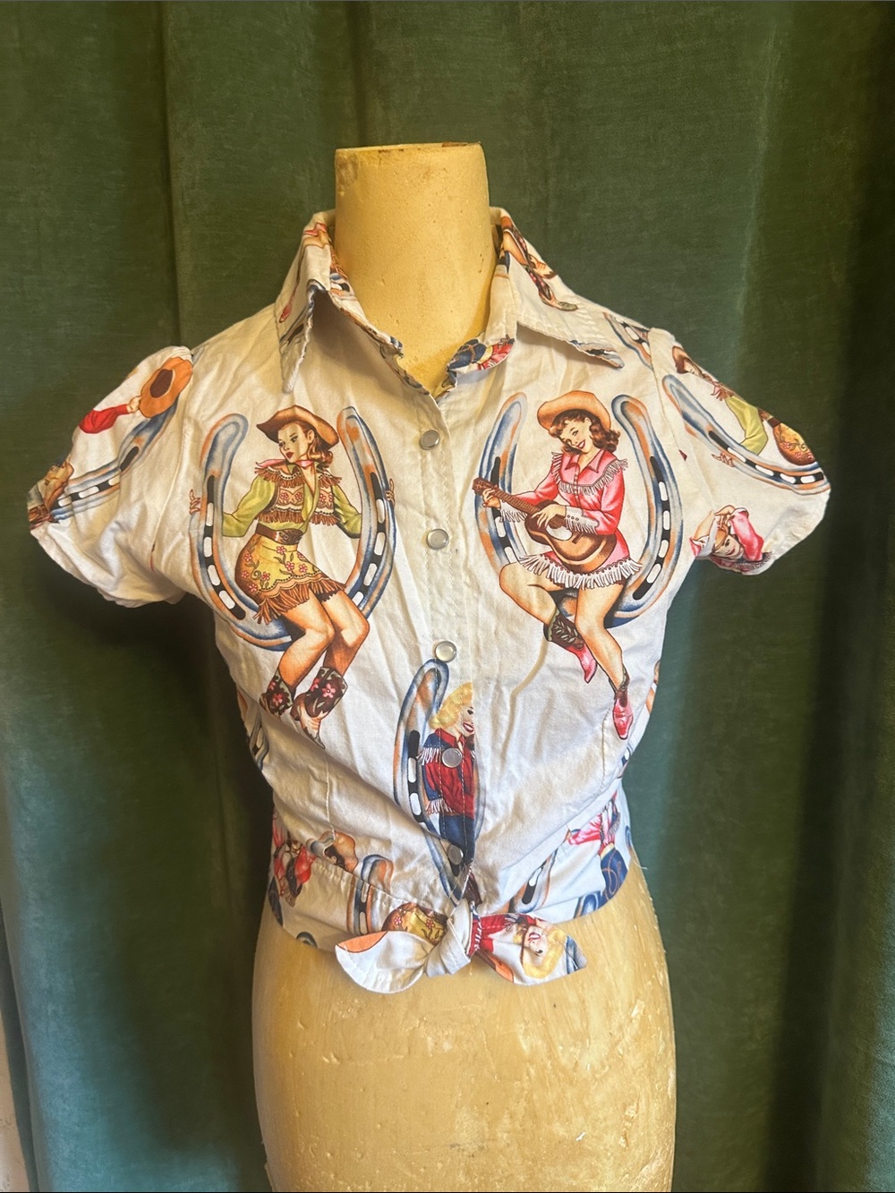 Western Cowgirl Print Button-Down Crop Shirt - White